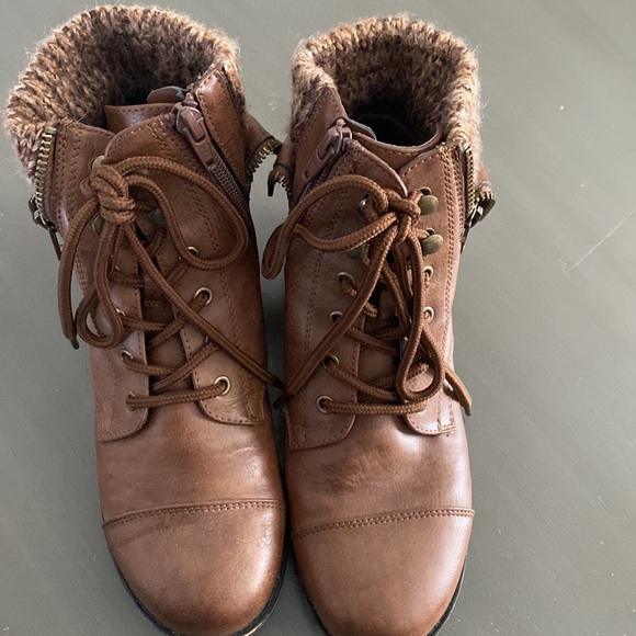 Brown fall boots. Size 6. - Picture 3 of 4